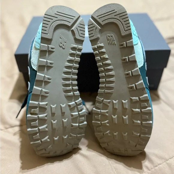 New Balance women’s 574 Teal and White Sneakers - Picture 5 of 6
